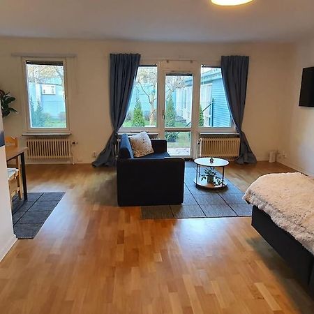 Apartment With Garden Near Metro! Stockholm Exterior photo