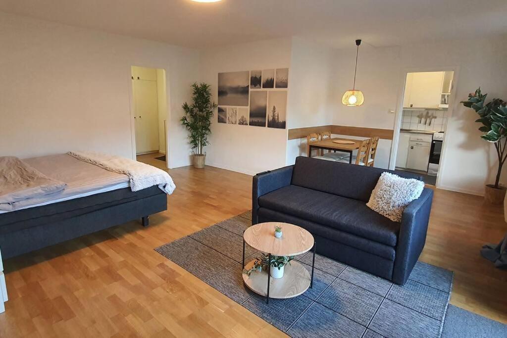 Apartment With Garden Near Metro! Stockholm Exterior photo